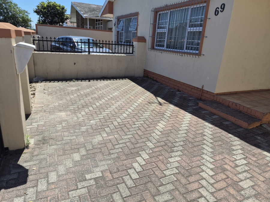 To Let 3 Bedroom Property for Rent in Rylands Western Cape